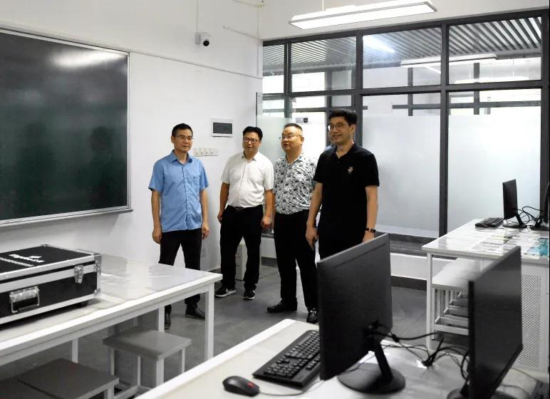 教師節(jié)慰問(wèn).jpg 教師節(jié)慰問(wèn).jpg